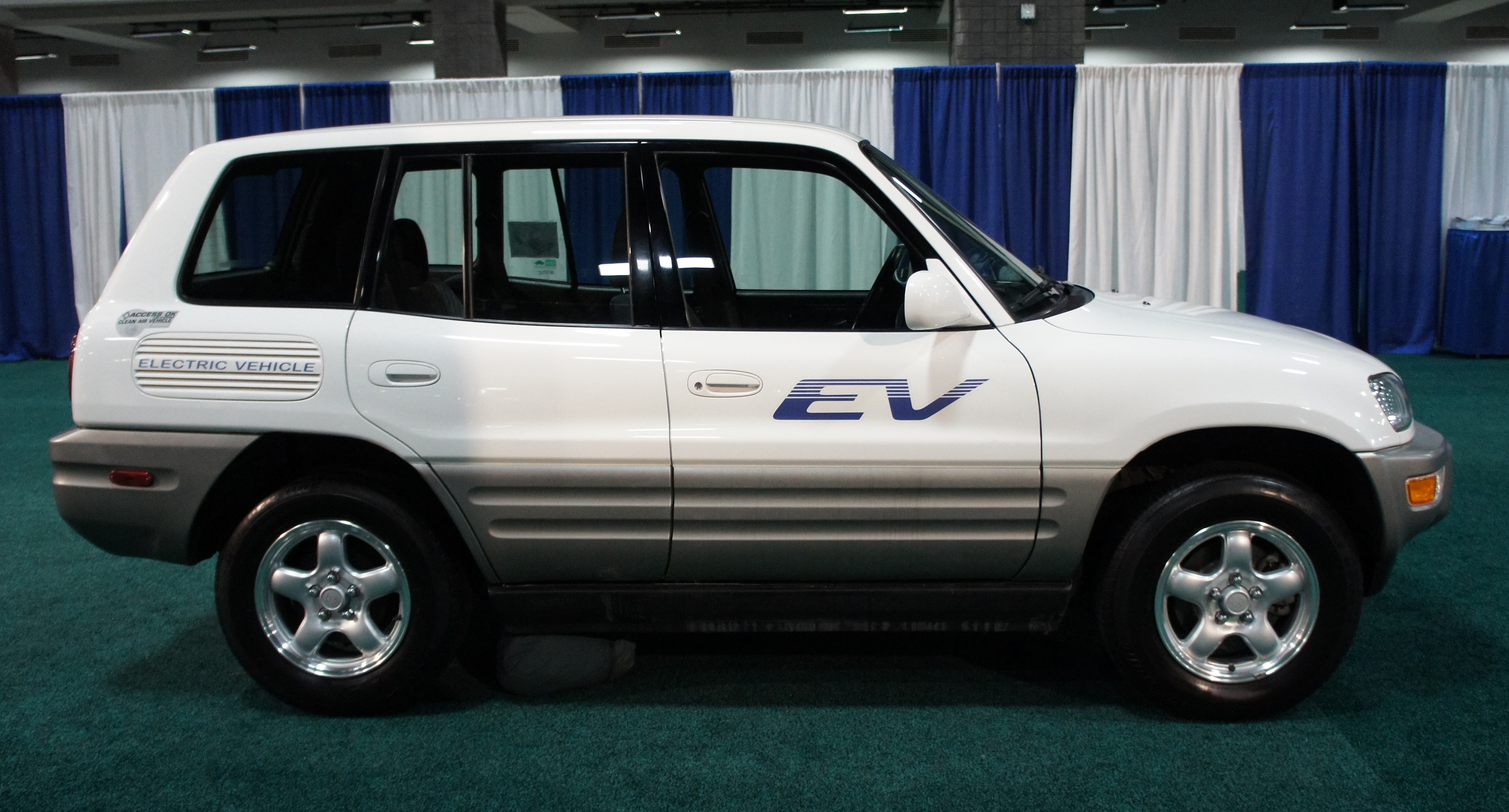 File:Toyota RAV4 EV WAS 2012 0758.JPG - Wikimedia Commons