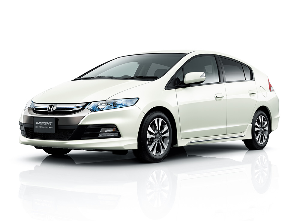 Honda Global | October 27 , 2011 "Honda to Begin Sales of Refreshed Insight  Hybrid Model in Japan New Insight Exclusive with 1.5-liter engine joins  lineup"