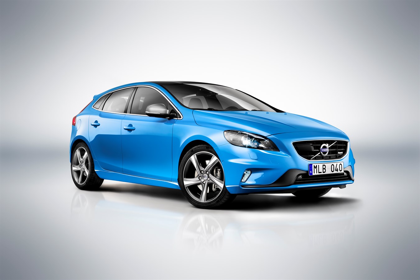 Volvo Car Corporation launches V40 R-Design: Dynamic look and agile drive  for individualists with a fast pace - Volvo Cars Global Media Newsroom