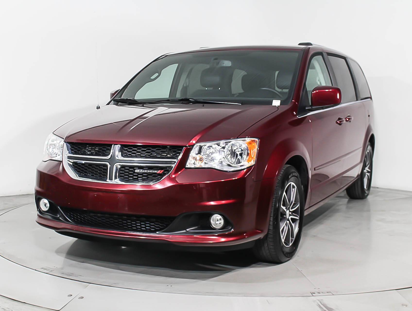 Used 2017 DODGE GRAND CARAVAN SXT for sale in HOLLYWOOD | 98252