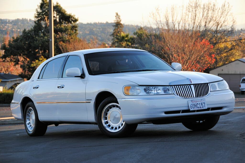 Used Lincoln Town Car for Sale (with Photos) - CarGurus