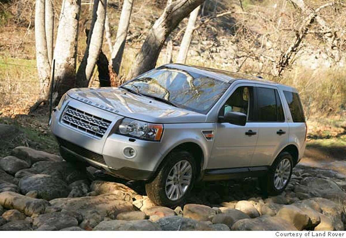 LAND ROVER LR2 / In spite of its 4 terrain settings, SUV is for road