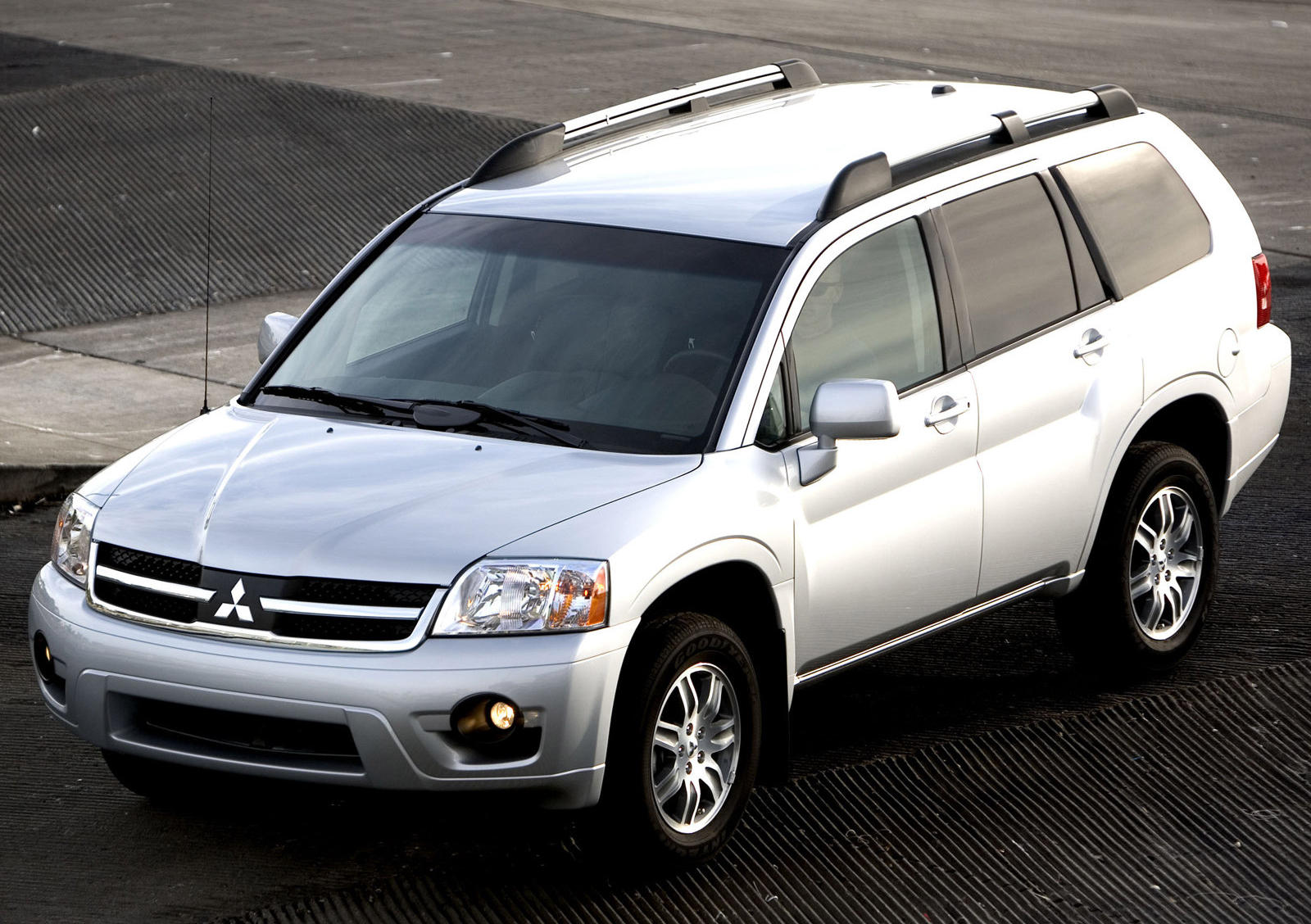 2010 Mitsubishi Endeavor: Review, Trims, Specs, Price, New Interior  Features, Exterior Design, and Specifications | CarBuzz