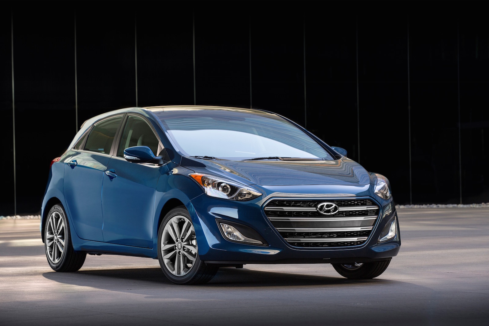 2016 Hyundai Elantra Review, Ratings, Specs, Prices, and Photos - The Car  Connection