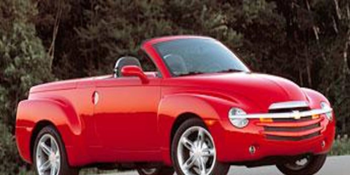 2004 Chevrolet SSR: Chevy's SSR Looks Like A Hot Rod, but Goes Like a Truck