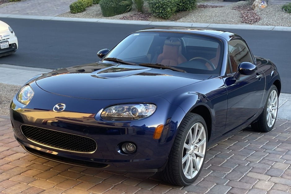 8k-Mile 2008 Mazda MX-5 Miata Grand Touring PRHT 6-Speed for sale on BaT  Auctions - sold for $29,251 on December 3, 2022 (Lot #92,371) | Bring a  Trailer