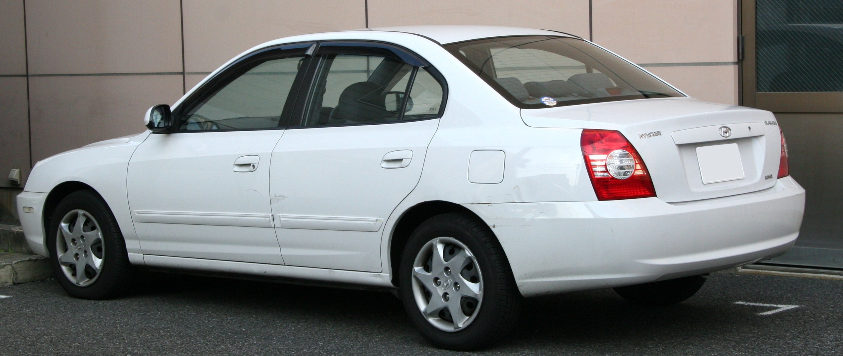 File:2003 Hyundai Elantra 1.8GL rear.jpg - Wikipedia
