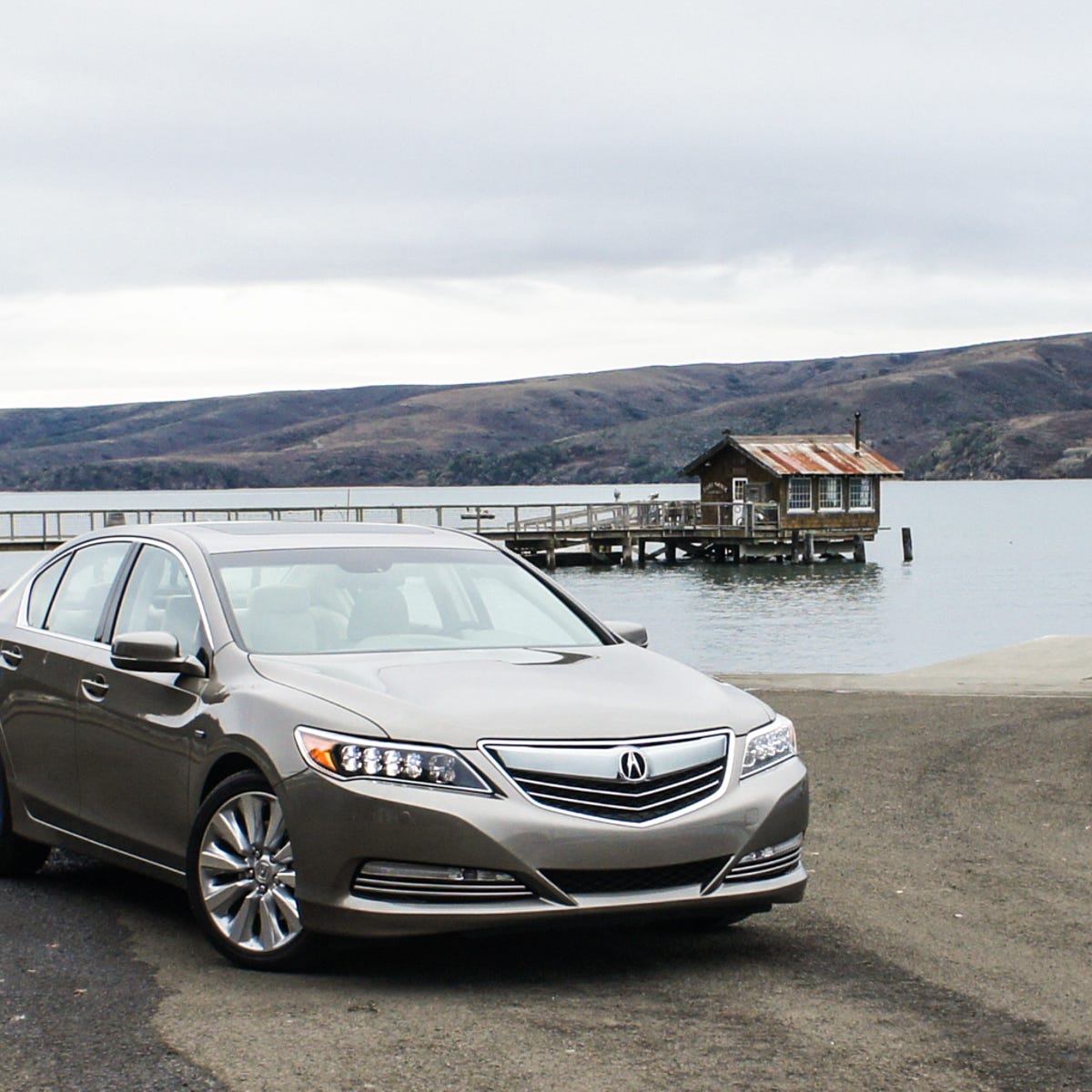 2014 Acura RLX Sport Hybrid SH-AWD review: Acura RLX Sport Hybrid conquers  the turns, and the pump (hands-on) - CNET