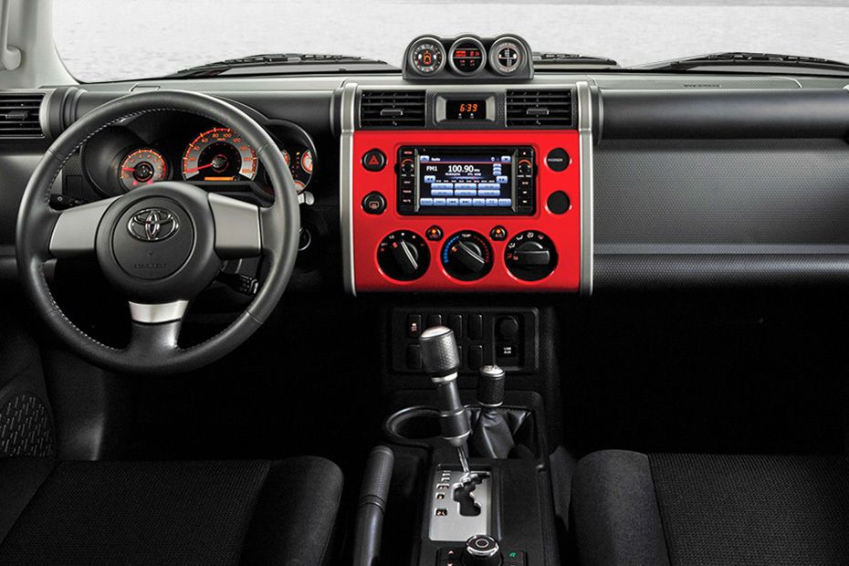 Toyota FJ Cruiser 2023 Images - View complete Interior-Exterior Pictures |  Zigwheels