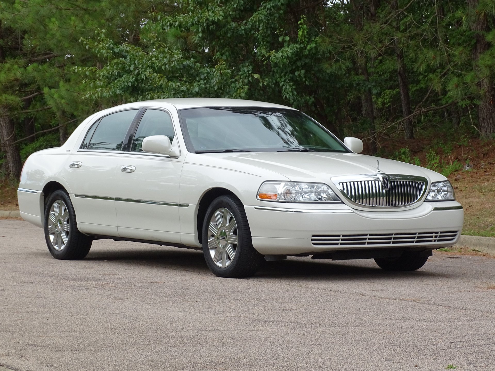 2004 Lincoln Town Car | Raleigh Classic Car Auctions