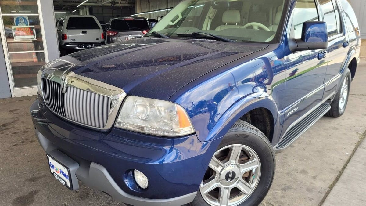 At $4,995, Is This 2004 Lincoln Aviator A Bargain Luxury SUV?