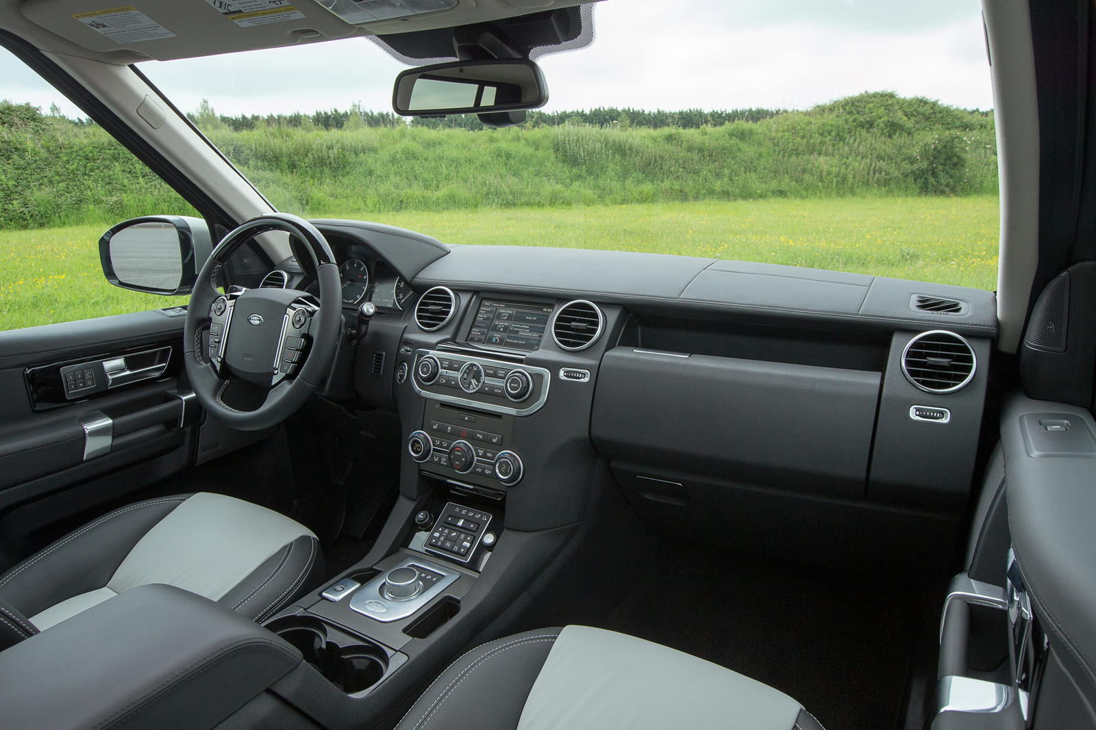 2015 Land Rover LR4 Interior Photos | CarBuzz