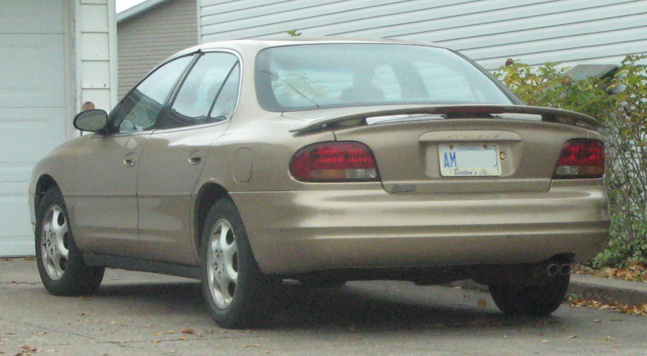 File:1998 Oldsmobile Intrigue, Rear Left, 10-28-2020.jpg - Wikimedia Commons