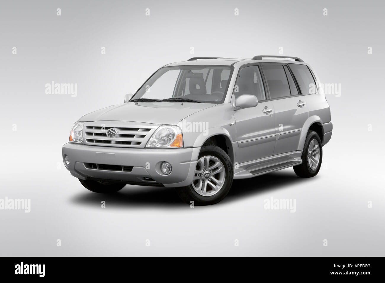 2006 Suzuki XL7 Premium in Silver - Front angle view Stock Photo - Alamy