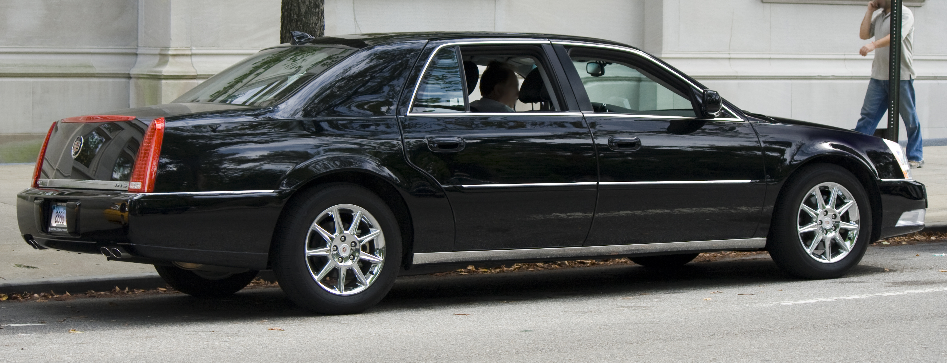 File:Cadillac DTS-L 2007.jpg - Wikimedia Commons