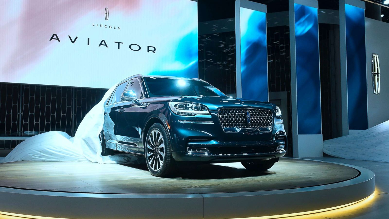 Hot new SUVs could put Lincoln back in the luxury game with American  drivers - ABC News