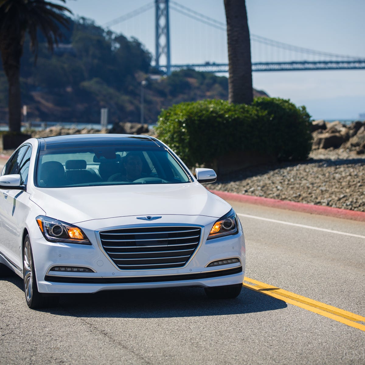 2015 Hyundai Genesis 5.0 review: New Genesis sedan blurs the boundary  between luxury and value - CNET