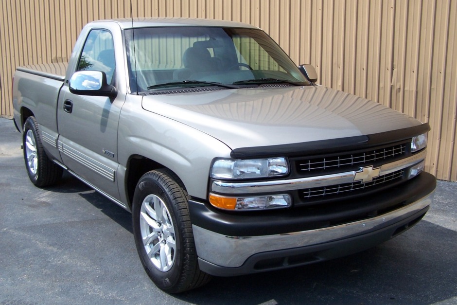 No Reserve: 24k-Mile 2001 Chevrolet Silverado 1500 for sale on BaT Auctions  - sold for $21,000 on October 3, 2022 (Lot #86,238) | Bring a Trailer