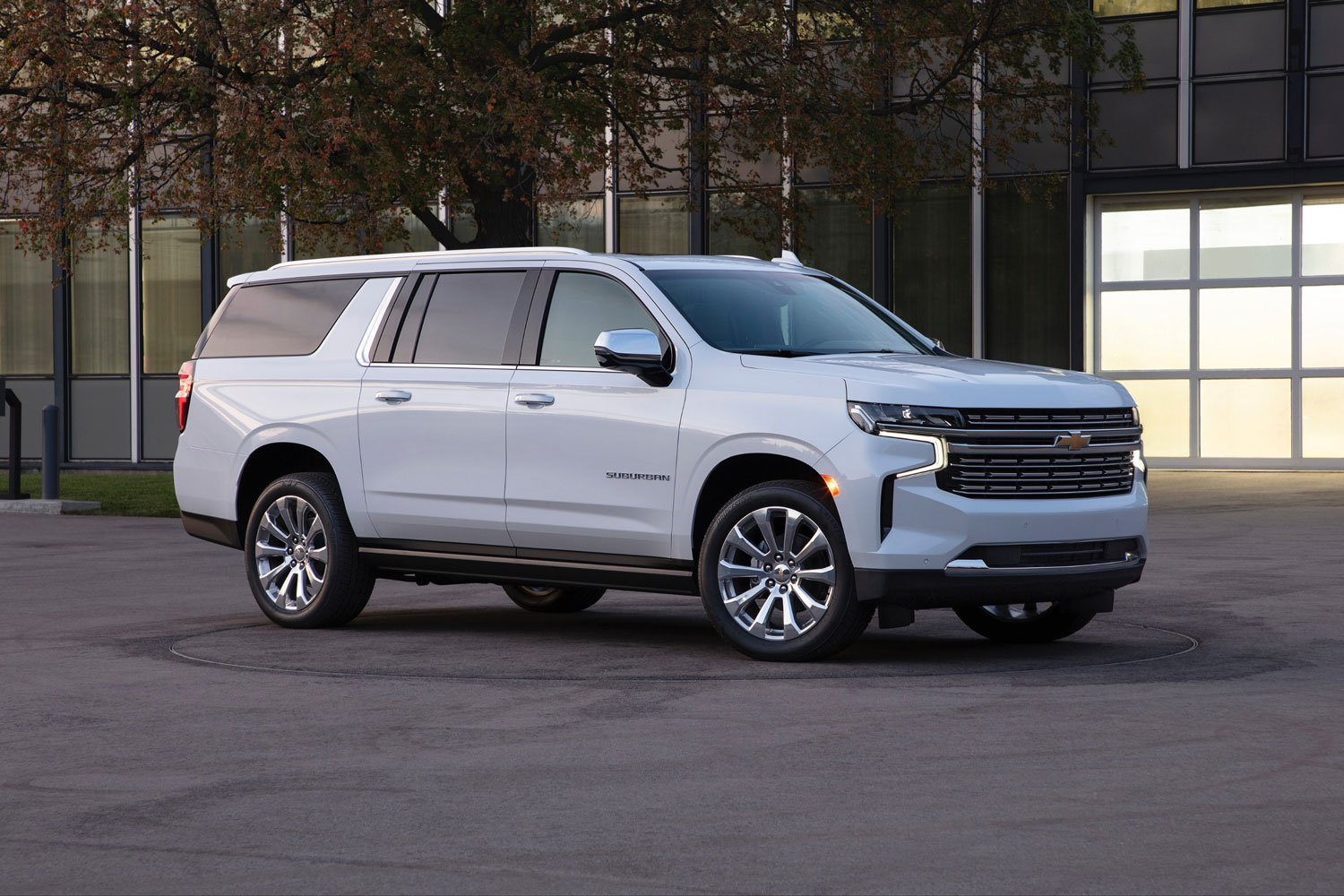 2022 Chevrolet Suburban Reviews, Price, MPG and More | Capital One Auto  Navigator