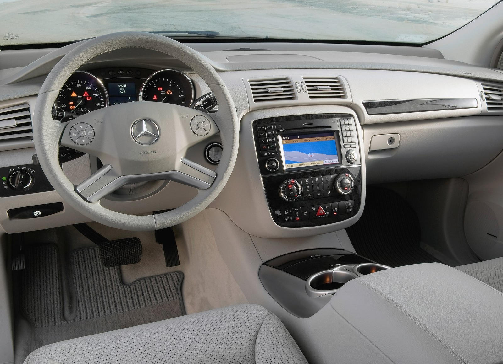 2009 Mercedes-Benz R-Class Interior Photos | CarBuzz