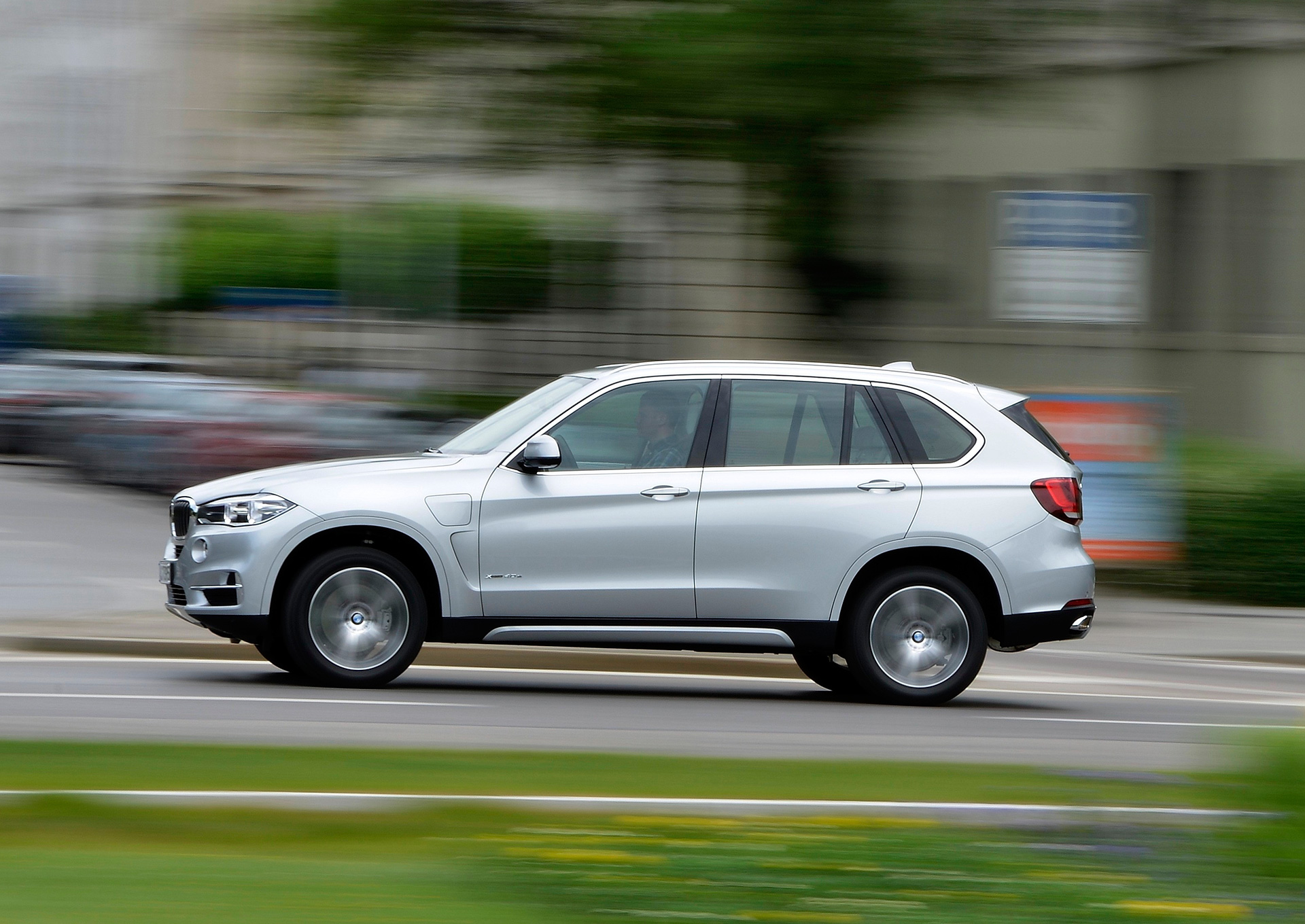 2018 BMW X5 xDrive40e iPerformance New Dad Review: Great for Kids, But Not  Because of the Plug-in Hybrid Parts