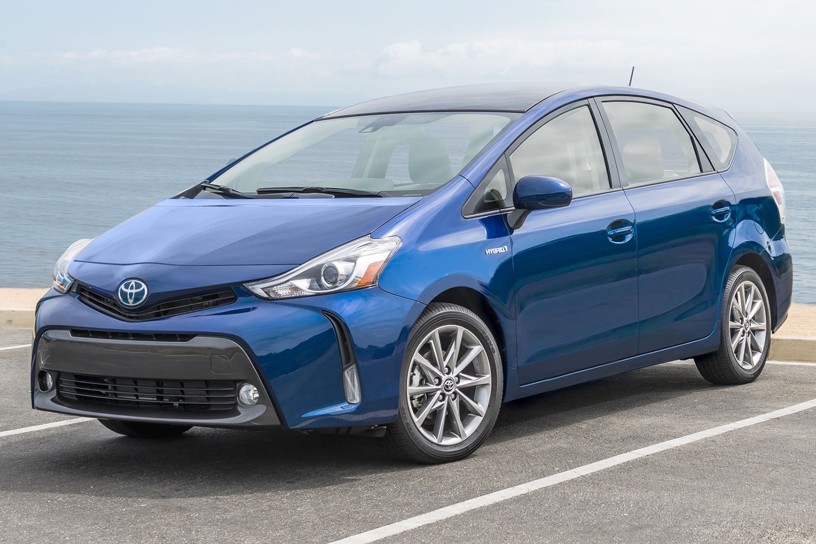 2016 Toyota Prius v Review & Ratings | Edmunds