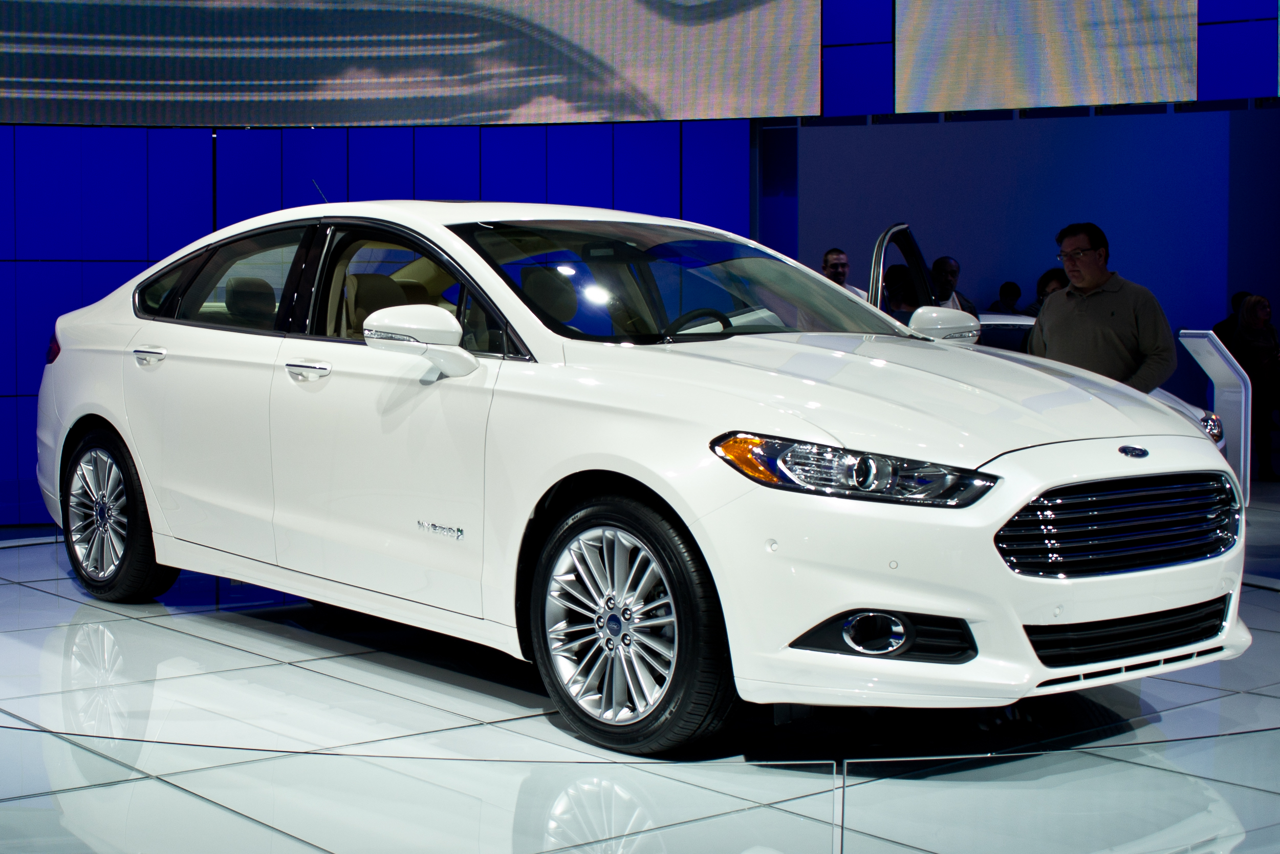 File:Ford Fusion Hybrid 2nd gen.jpg - Wikimedia Commons