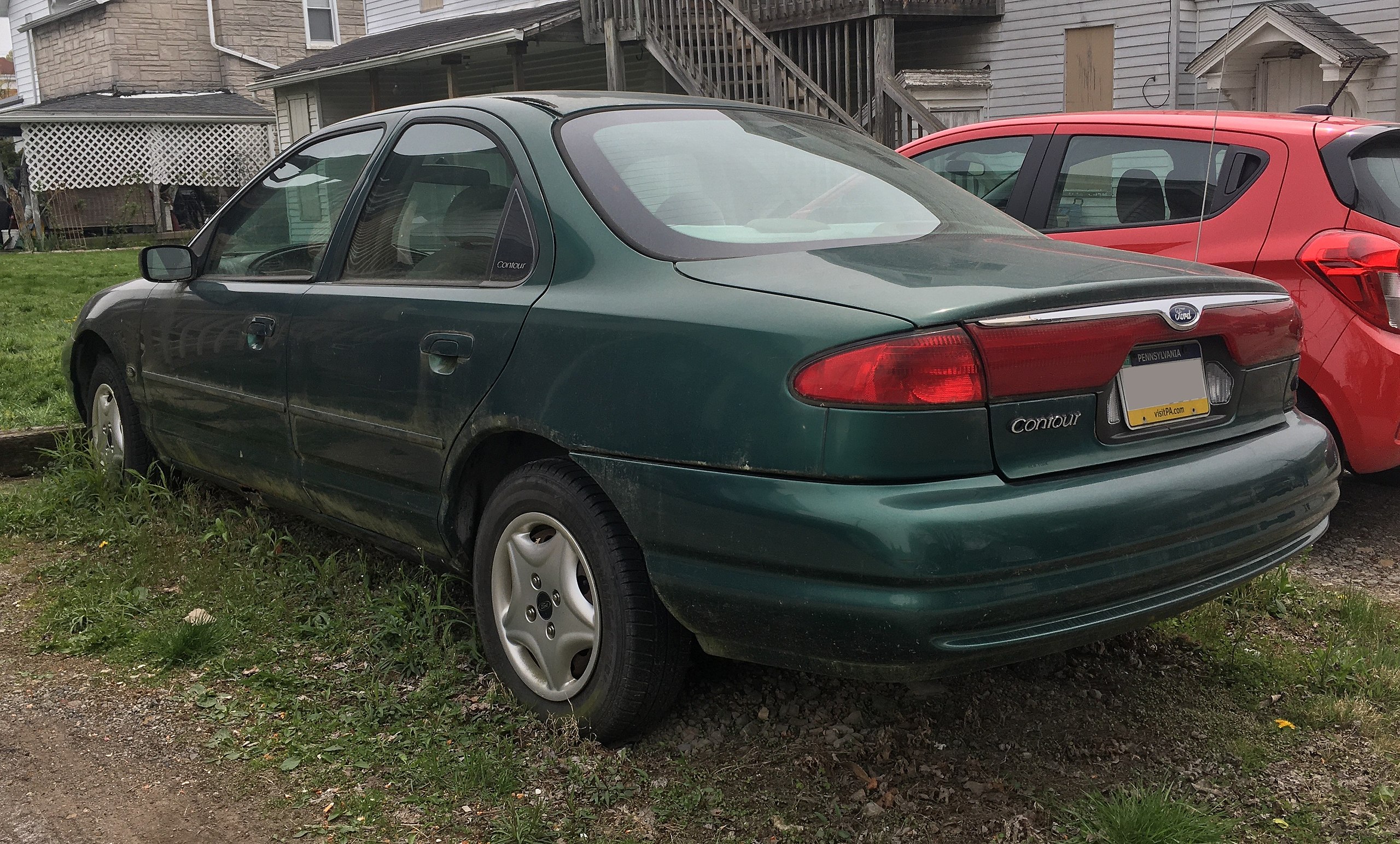 File:2000 Ford Contour, rear left, 4-24-2021.jpg - Wikimedia Commons