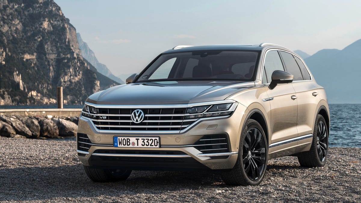 VW Touareg V8 TDI contorts crust in Geneva with 664 pound-feet of torque -  CNET