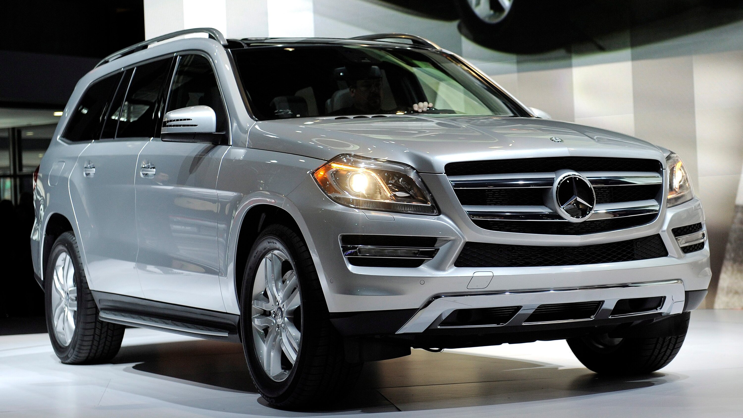 Mercedes-Benz Recalls Nearly 1 Million Vehicles Over Brake Issue - The New  York Times