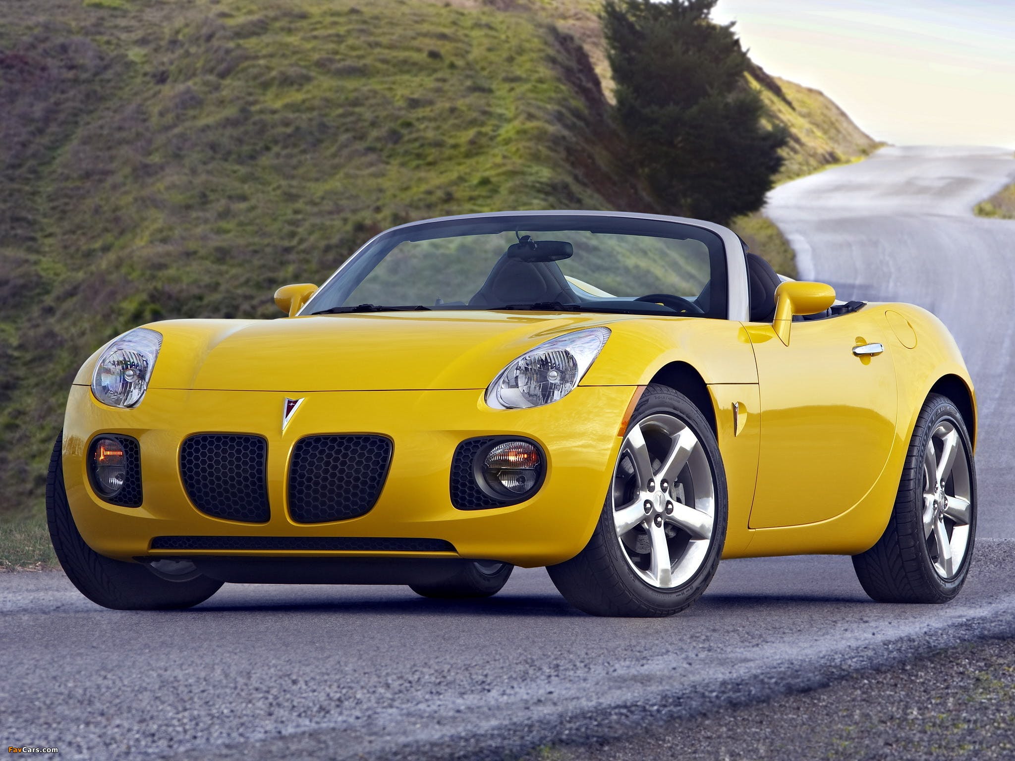 The 2006–10 Pontiac Solstice offers an affordable alternative to Japanese  roadsters - Hagerty Media
