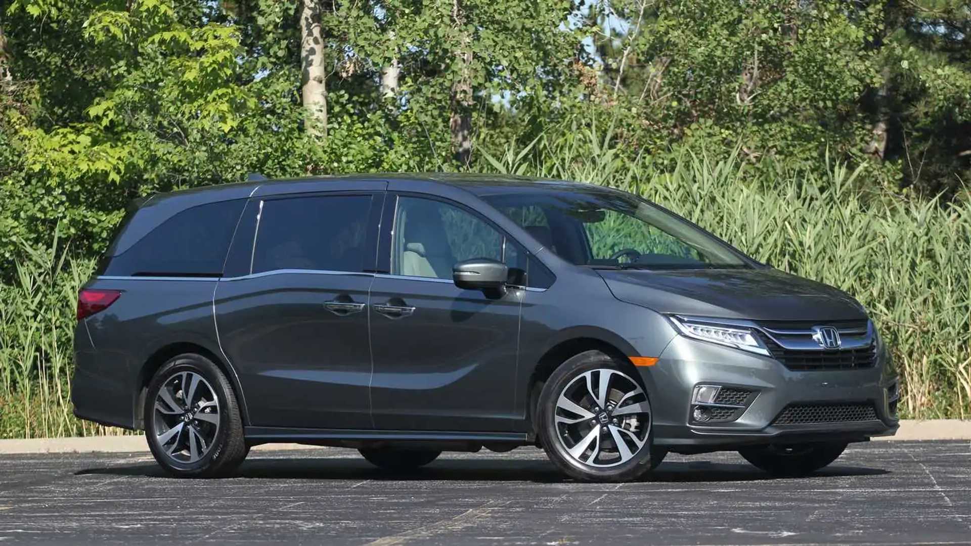 2019 Honda Odyssey Elite Review: Running Van