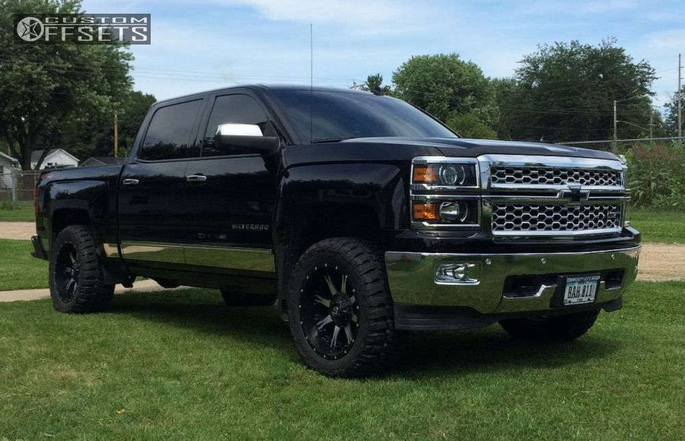 2014 Chevrolet Silverado 1500 with 20x10 -12 Fuel Nutz and 33/12.5R20  Federal Couragia Mt and Leveling Kit | Custom Offsets