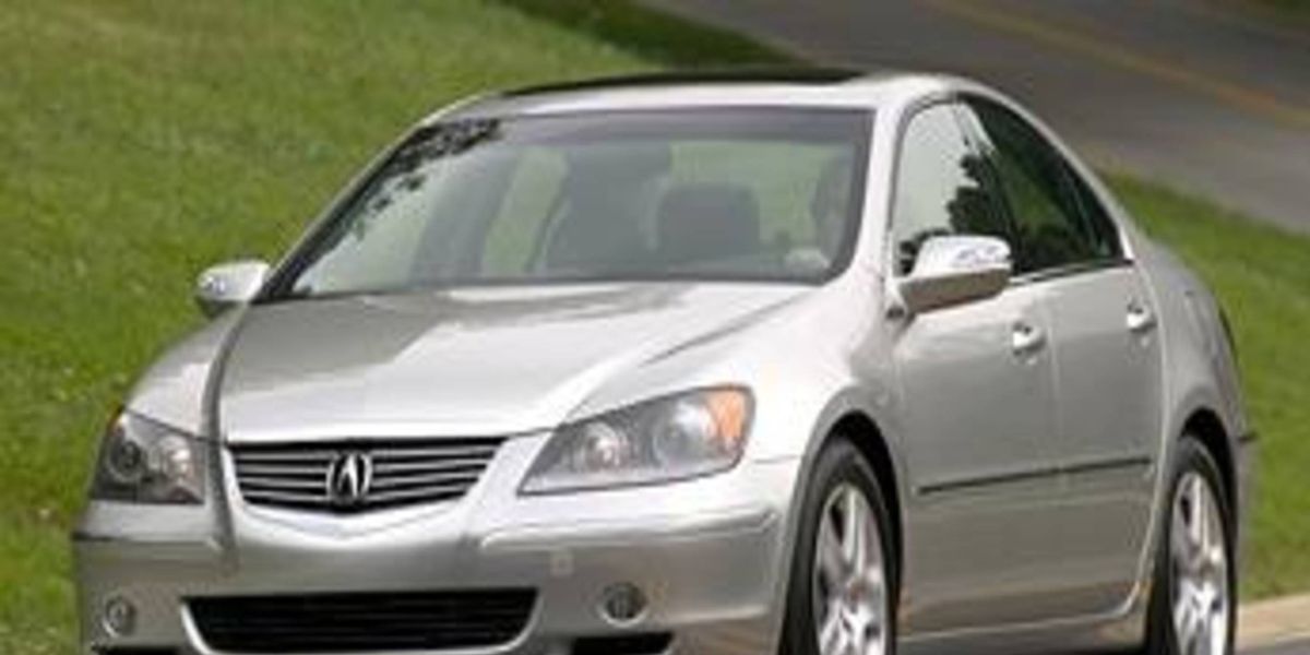 2005 Acura RL: Extreme Makeover: The new RL is more of a driver's car