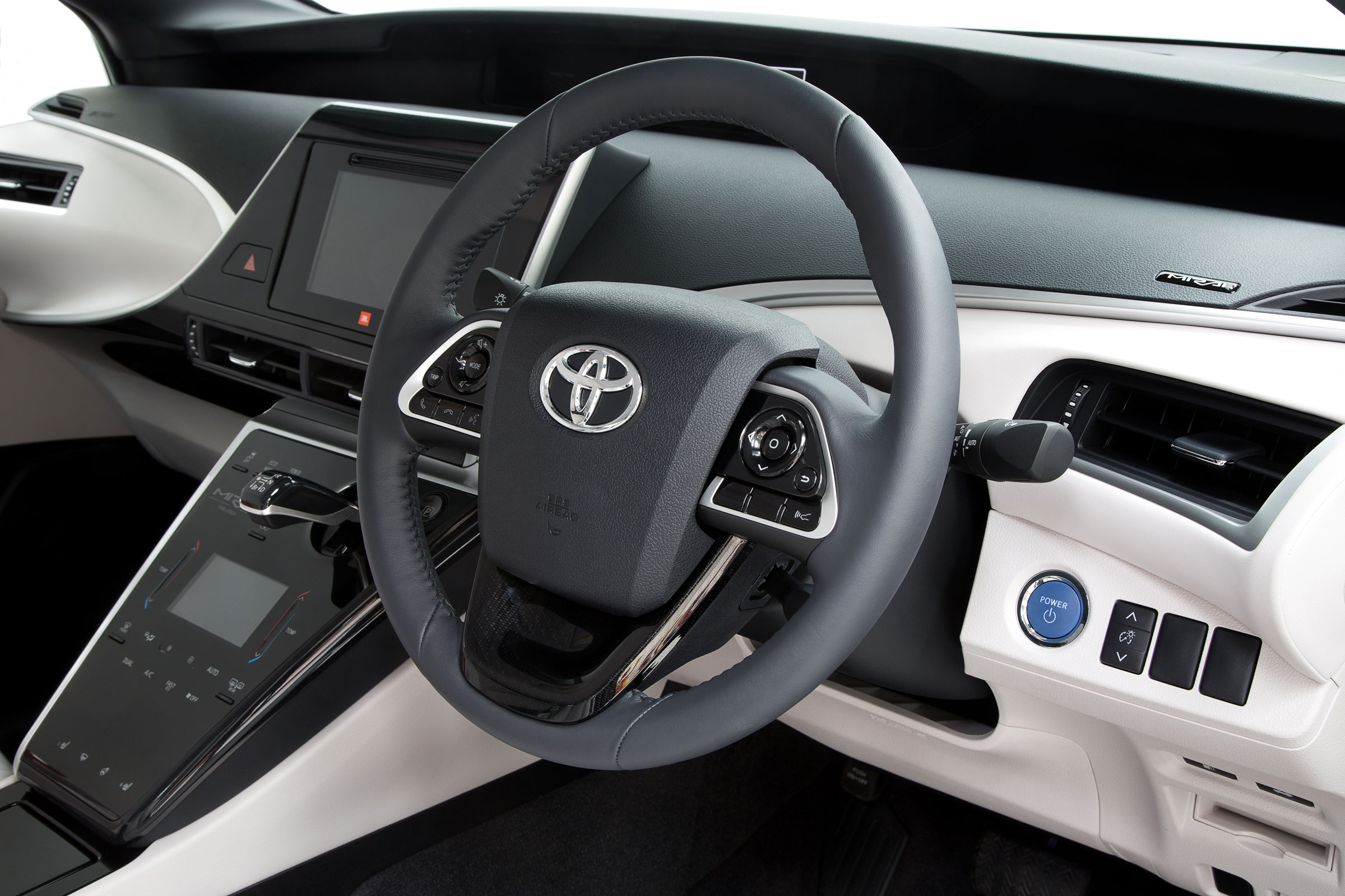 Toyota Mirai (2015-2020) interior & comfort | DrivingElectric