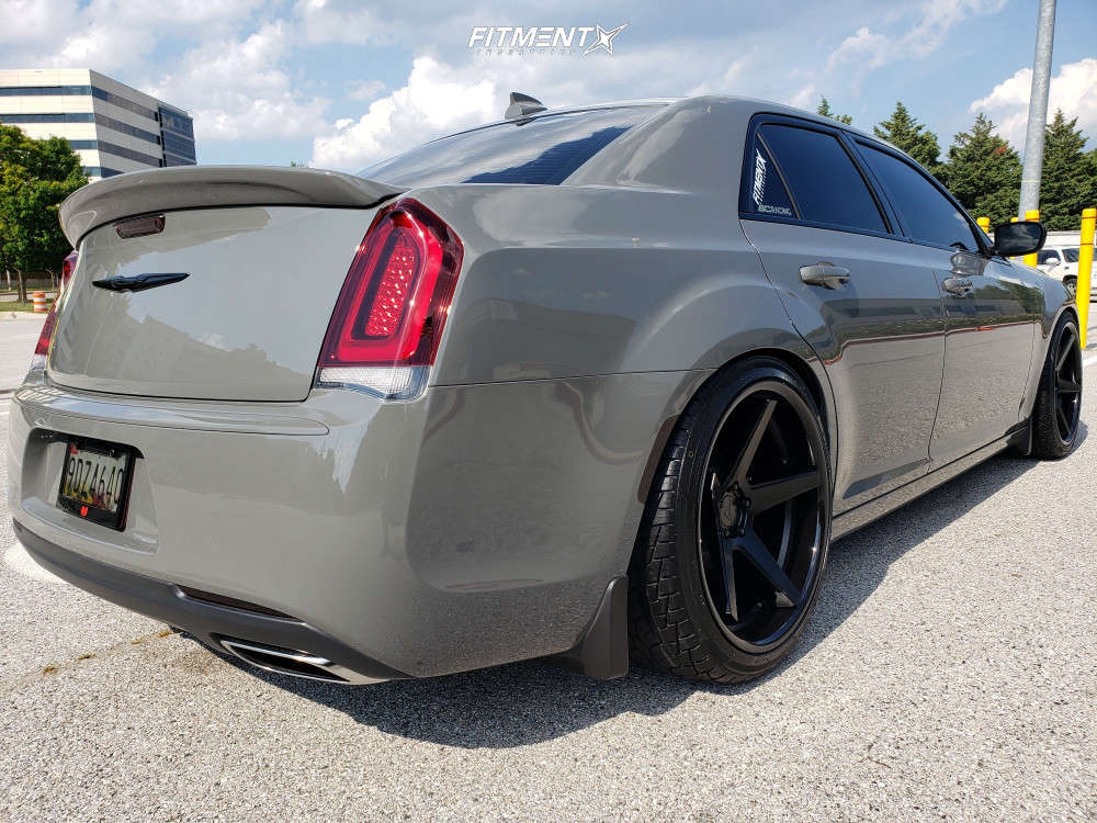 2019 Chrysler 300 Touring with 22x9.5 Ferrada FR3 and Nankang 265x35 on  Coilovers | 1178608 | Fitment Industries