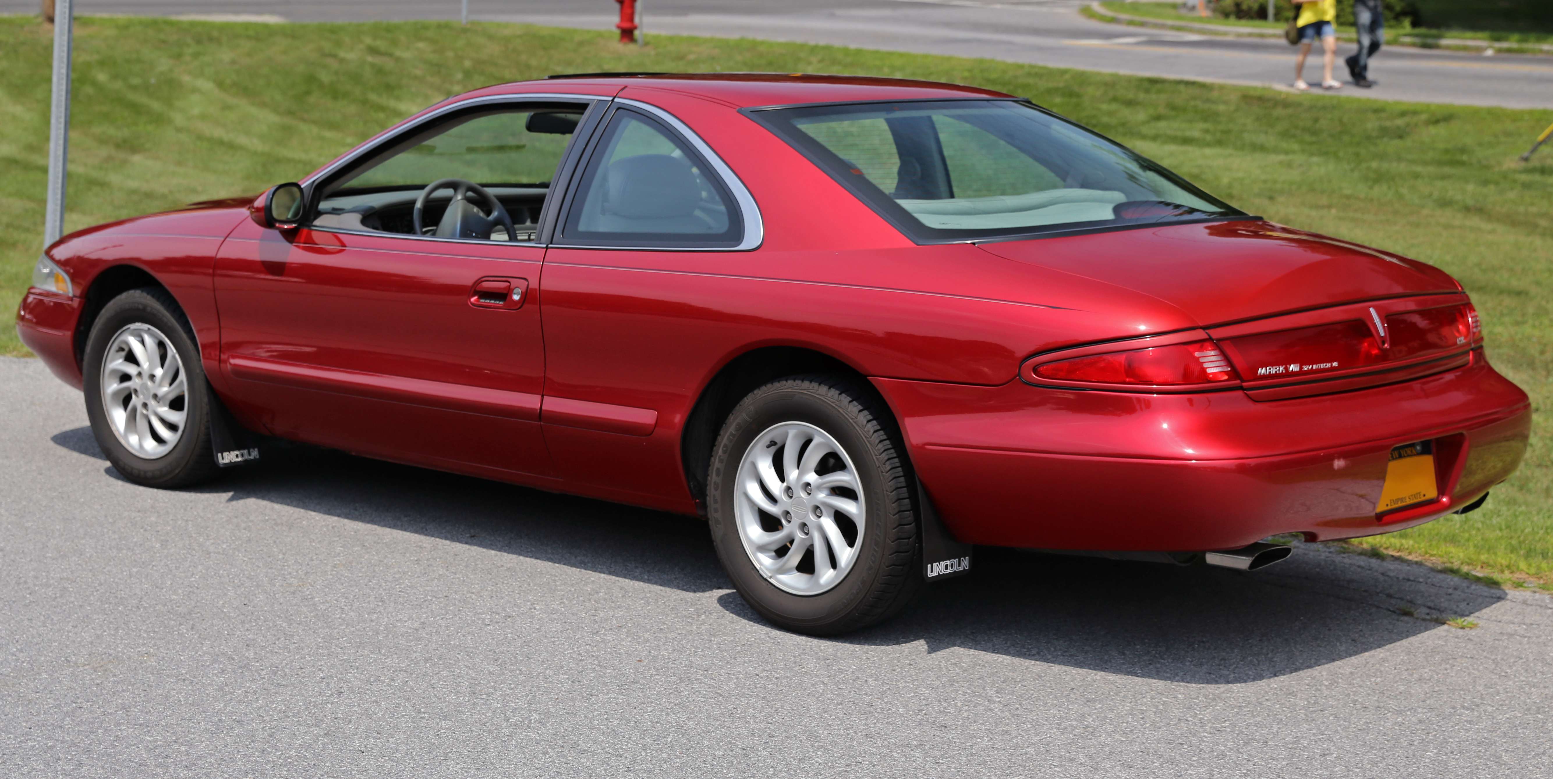 File:1998 Lincoln Mark VIII LSC in red, rear left.jpg - Wikimedia Commons