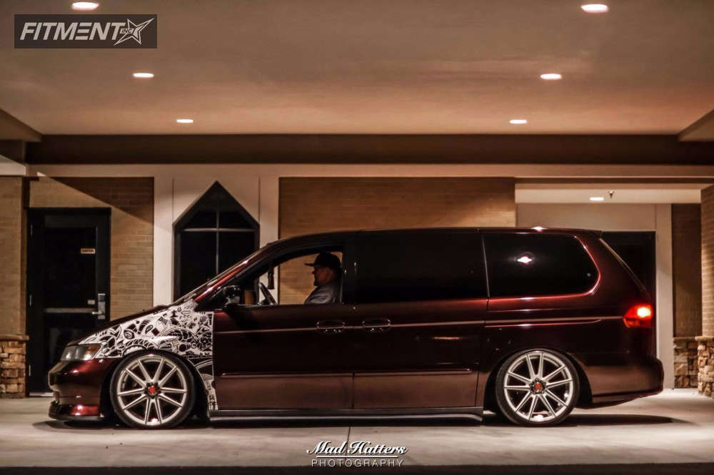 2002 Honda Odyssey LX with 20x9 White Diamond Edition and Lexani 245x30 on  Coilovers | 276414 | Fitment Industries