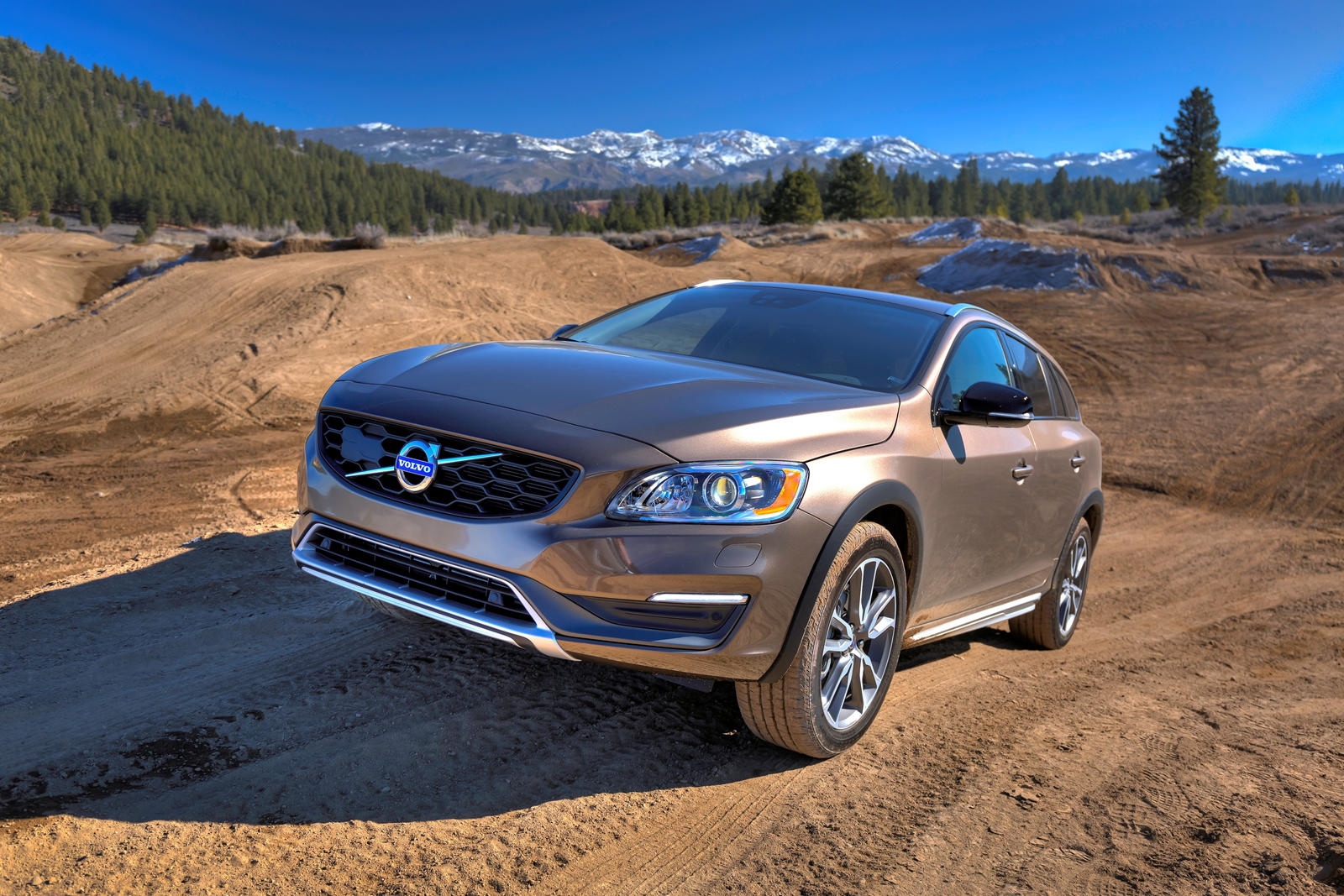 2016 Volvo V60 Cross Country: Review, Trims, Specs, Price, New Interior  Features, Exterior Design, and Specifications | CarBuzz