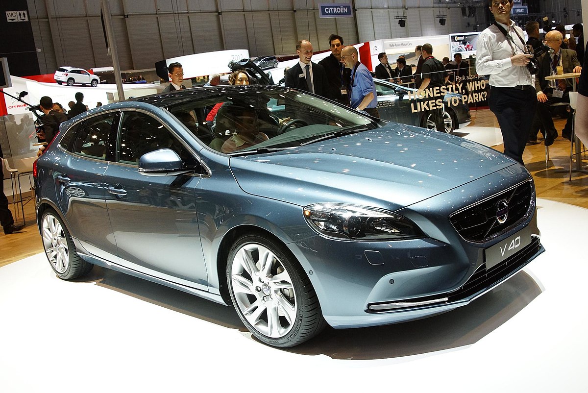 File:2012 Geneva Motor Show - Volvo V40.jpg - Wikimedia Commons