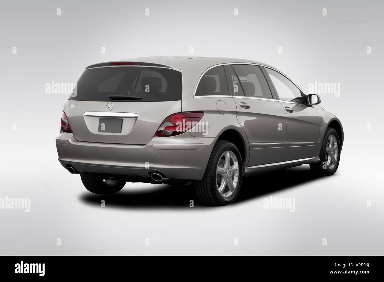 2006 Mercedes-Benz R350 in Gray - Rear angle view Stock Photo - Alamy