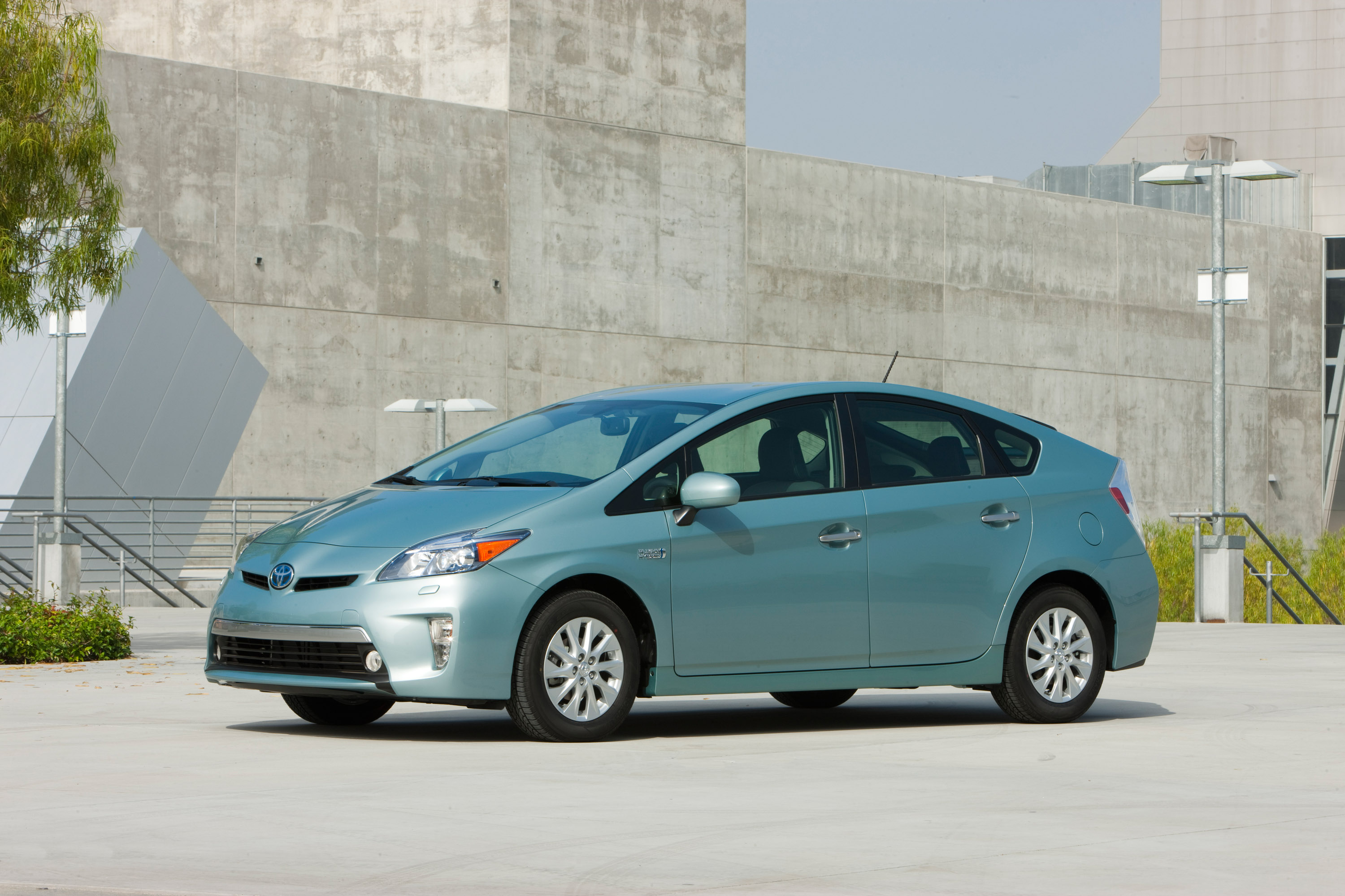 2013 Toyota Prius Plug-In Product Information - Toyota USA Newsroom