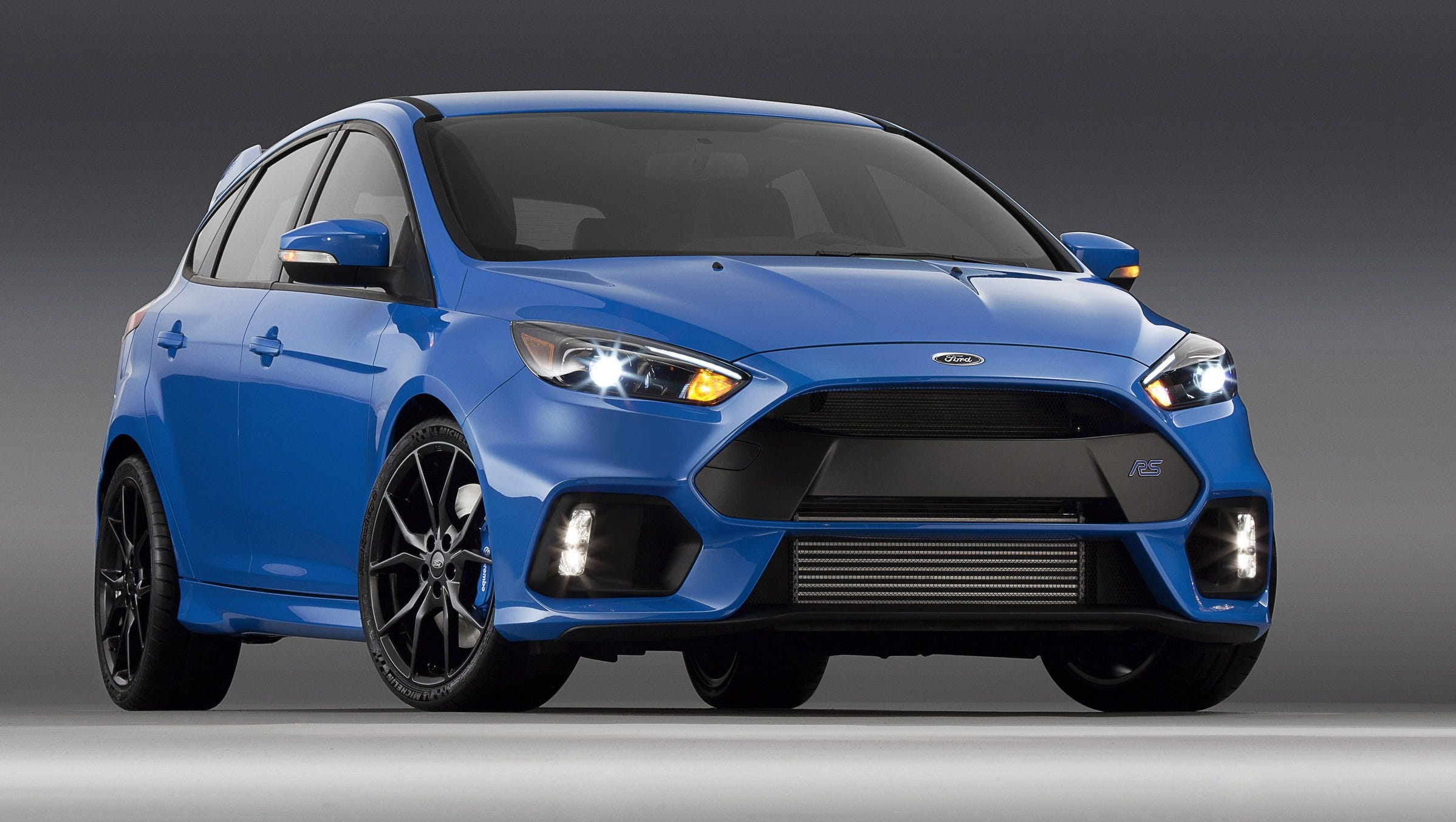 2016 Ford Focus RS at New York auto show; on sale spring 2016