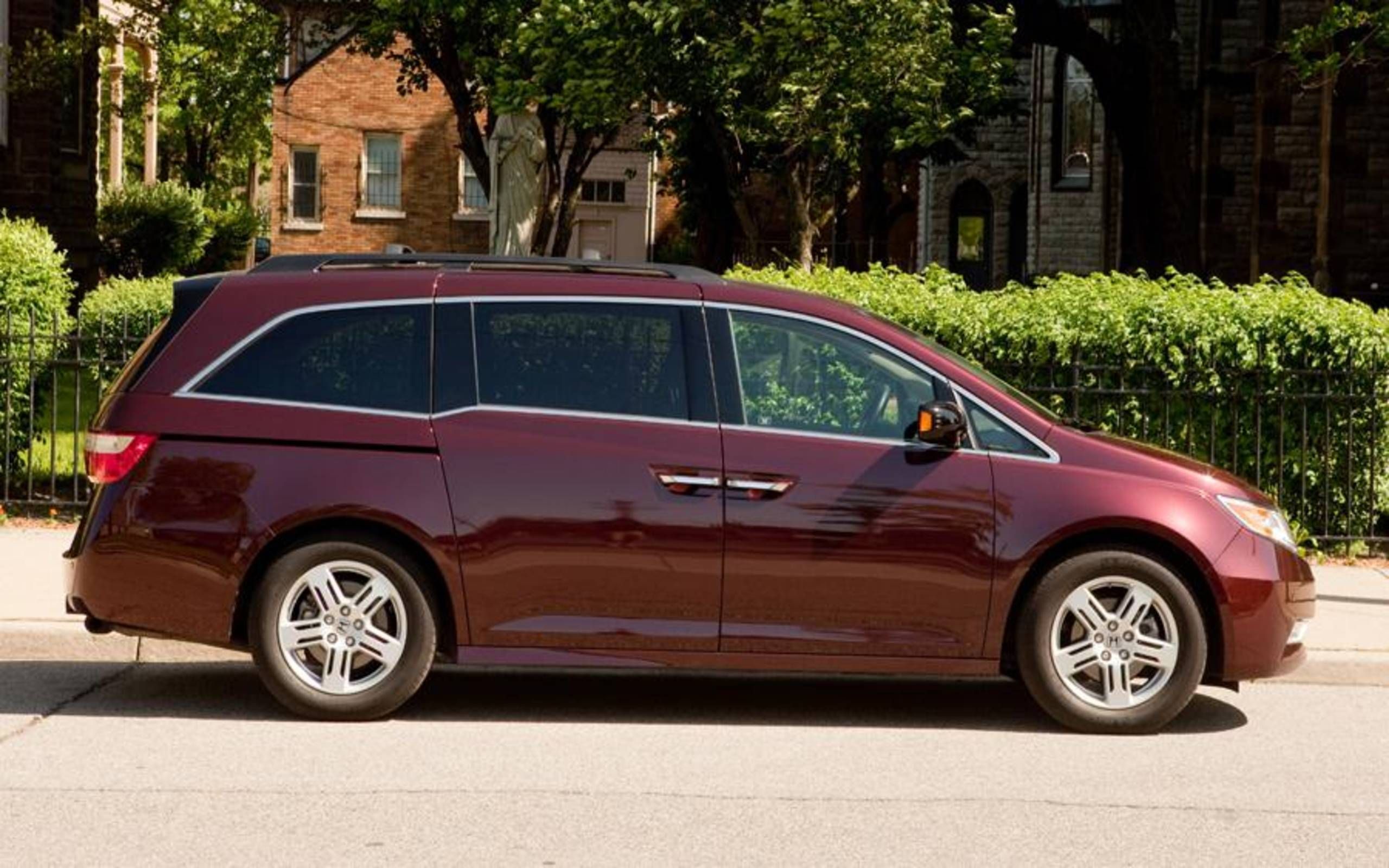 2011 Honda Odyssey Touring Elite: Long-term car review: Three months with  the Honda Odyssey brings lots of smiles