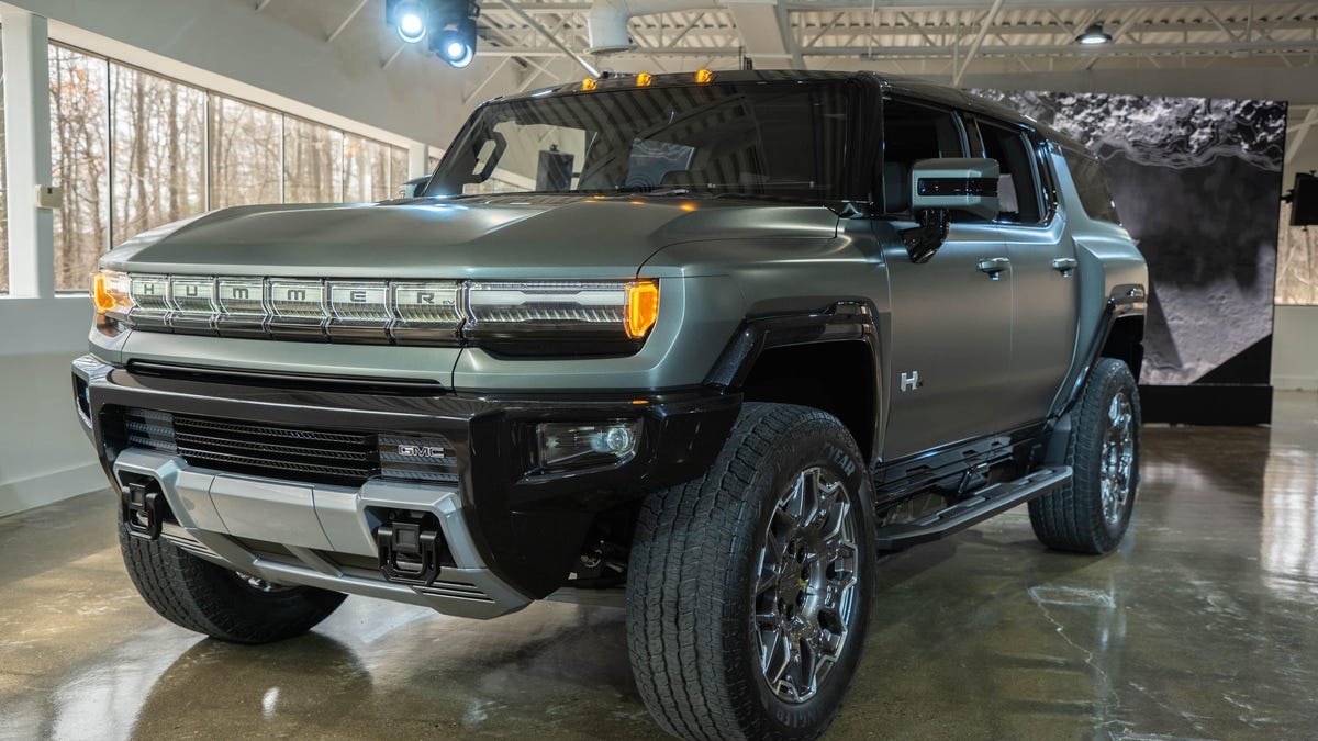 2024 GMC Hummer EV SUV is megapowerful, insanely capable - CNET