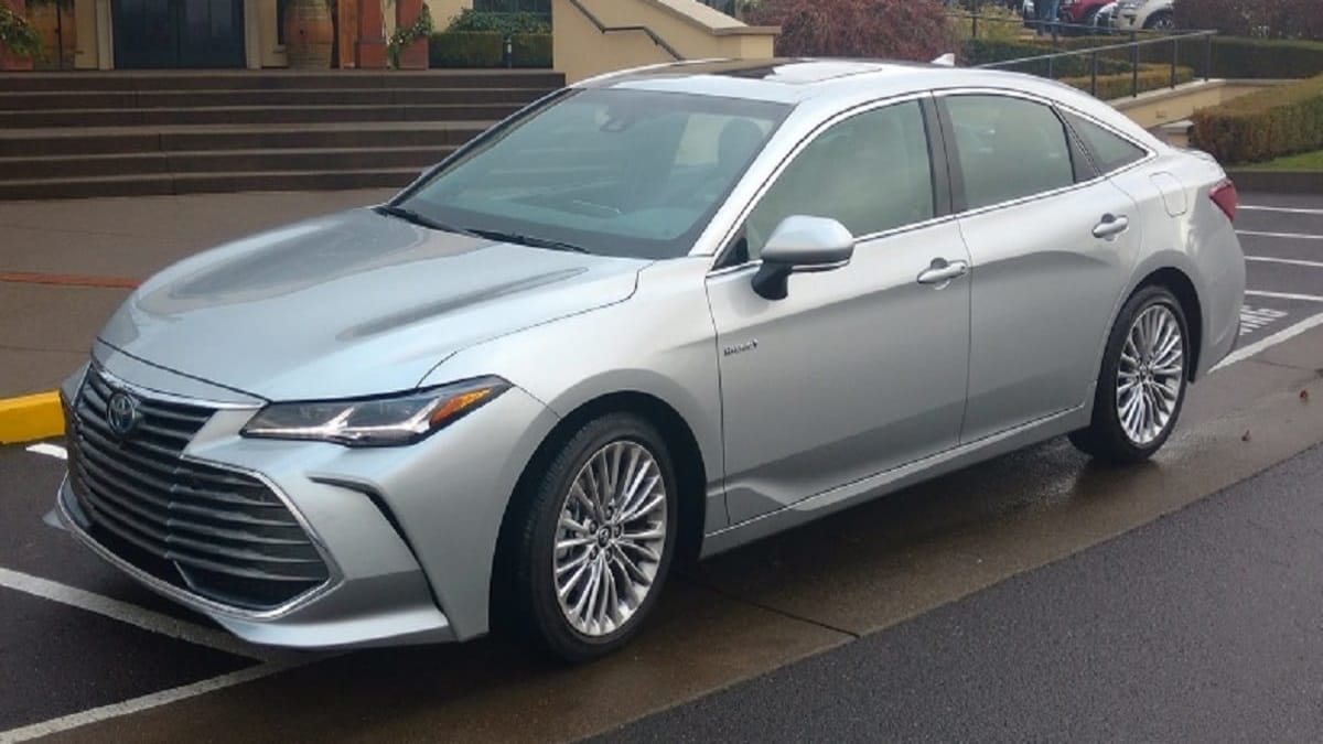 2019 Toyota Avalon Hybrid Perfect Blend of Fuel Efficiency and Comfort |  Torque News