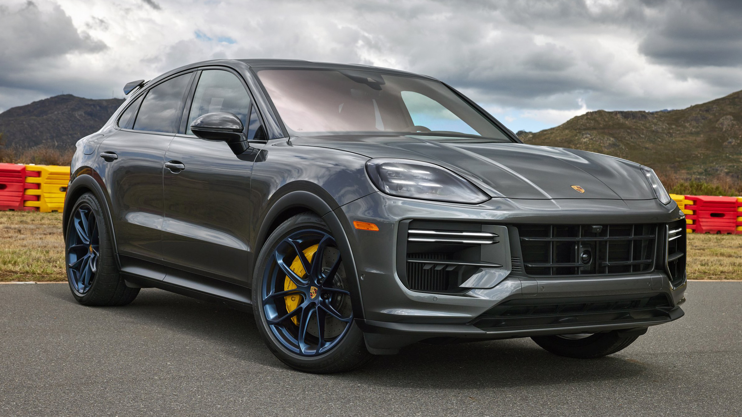 You've seen inside the new Porsche Cayenne: now here's the rest of it | Top  Gear