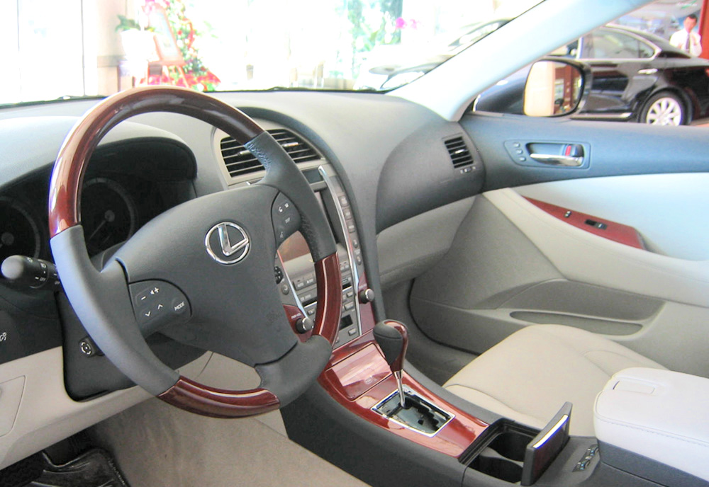 File:Lexus Walnut Gray ES 350 interior.jpg - Wikimedia Commons