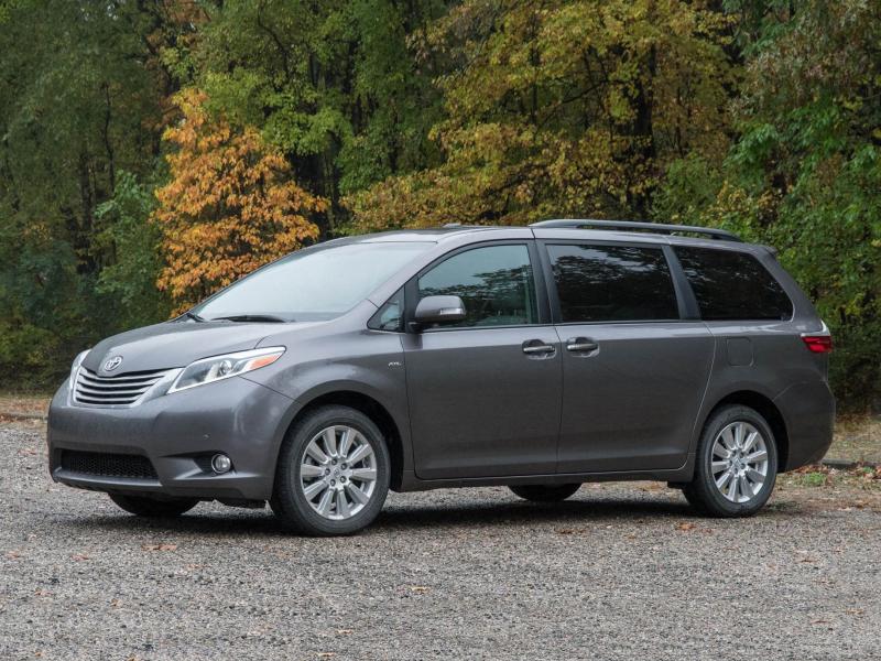 2017 Toyota Sienna Review, Pricing, and Specs