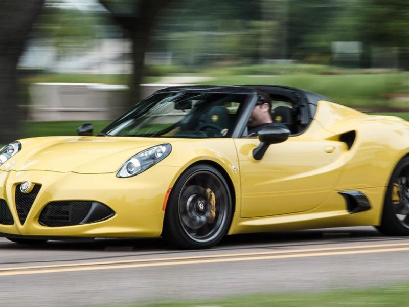 2019 Alfa Romeo 4C Review, Pricing, and Specs